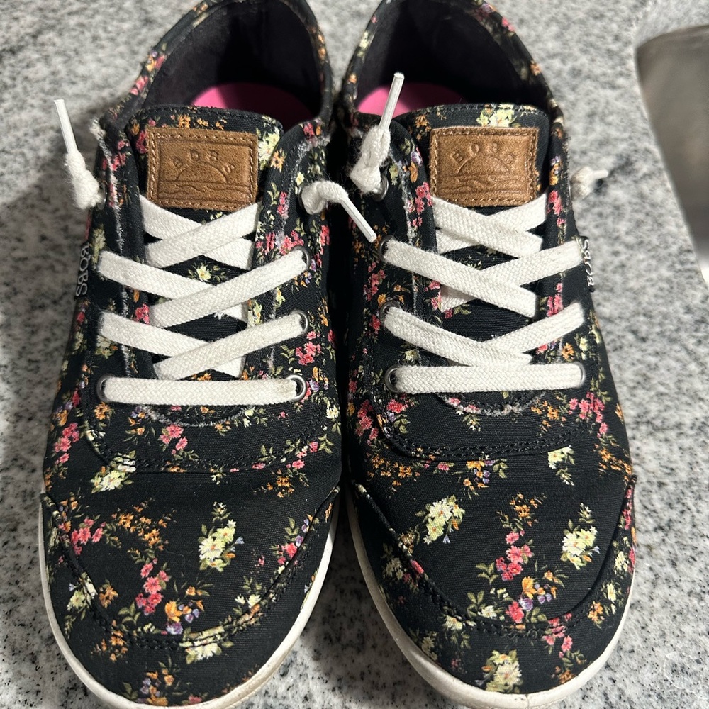 Bobs / Skechers- used in good condition size 9